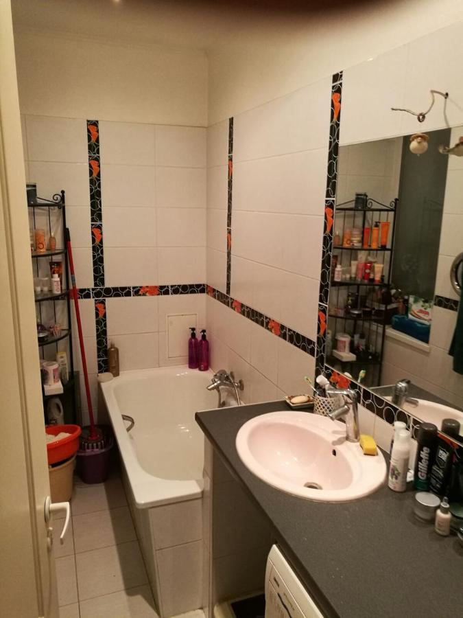 Cozy Apartment In Good Location! Рига Экстерьер фото